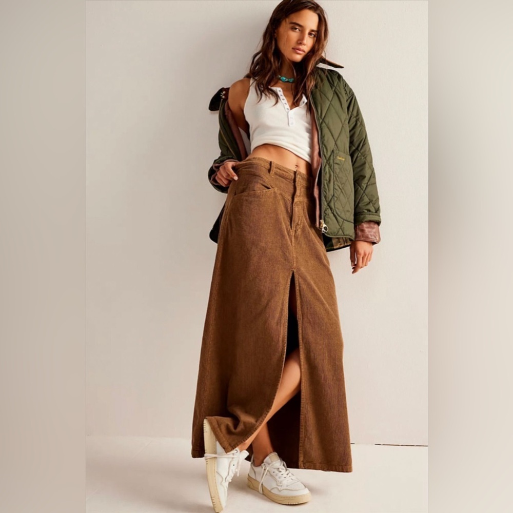 FREE PEOPLE x WE THE FREE Come As You Are Cord Maxi
Skirt size 10 Cocoa Chocolat